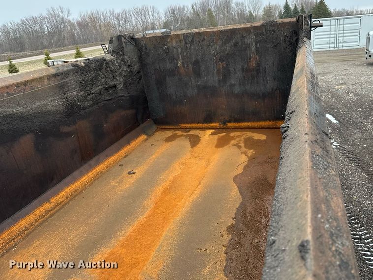 image for item DV0743 2001 International  F-4900 dump truck