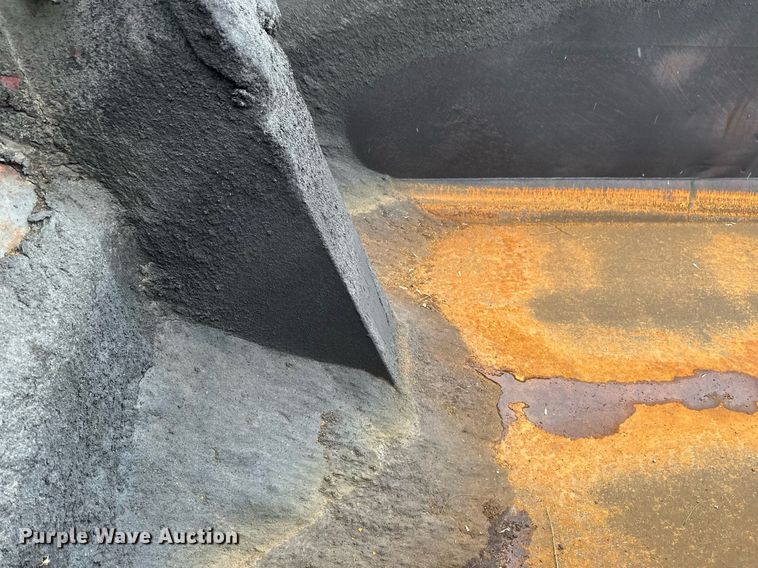 image for item DV0743 2001 International  F-4900 dump truck