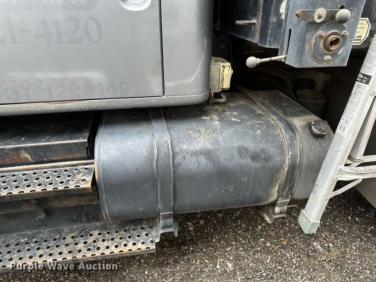 image for item DV0743 2001 International  F-4900 dump truck