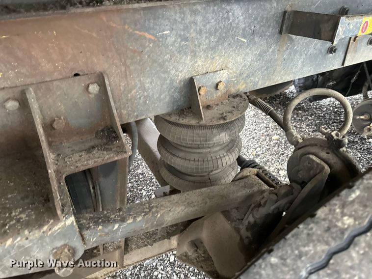 image for item DV0743 2001 International  F-4900 dump truck