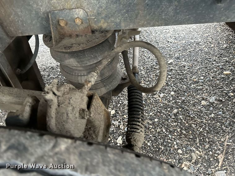 image for item DV0743 2001 International  F-4900 dump truck