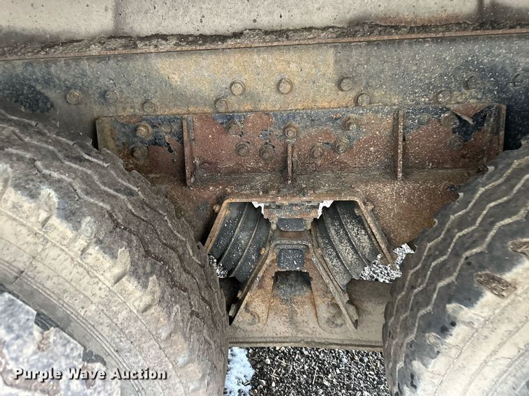 image for item DV0743 2001 International  F-4900 dump truck