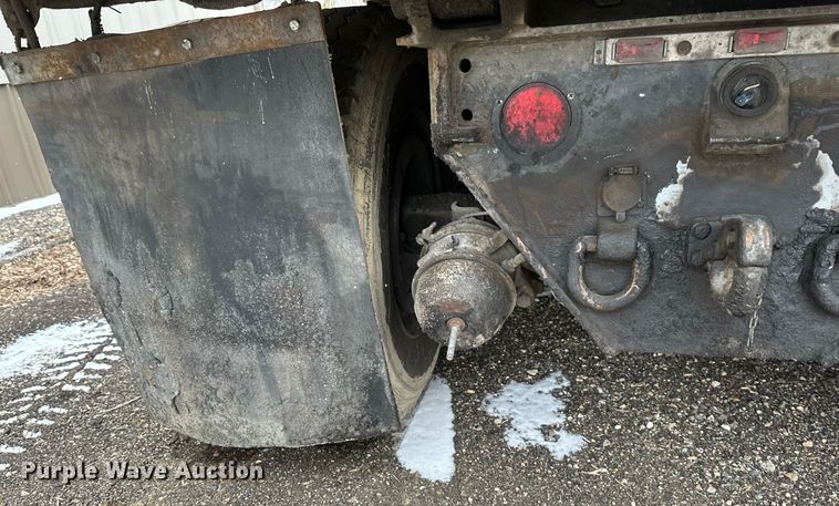 image for item DV0743 2001 International  F-4900 dump truck