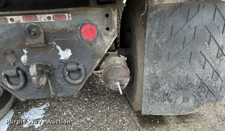 image for item DV0743 2001 International  F-4900 dump truck