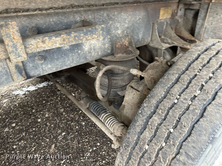 image for item DV0743 2001 International  F-4900 dump truck