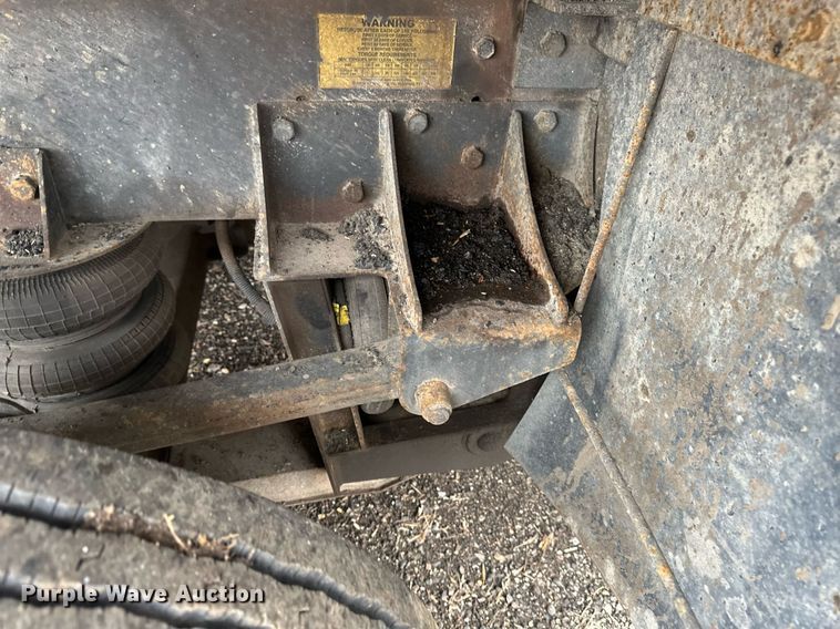 image for item DV0743 2001 International  F-4900 dump truck