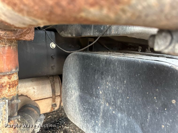 image for item DV0743 2001 International  F-4900 dump truck