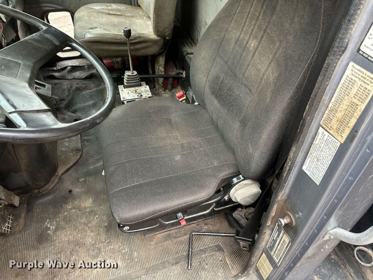 image for item DV0743 2001 International  F-4900 dump truck