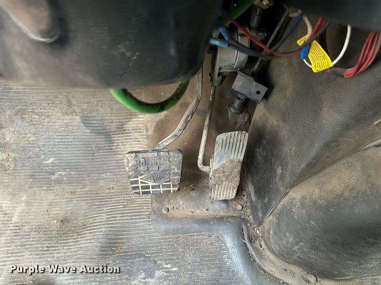 image for item DV0743 2001 International  F-4900 dump truck