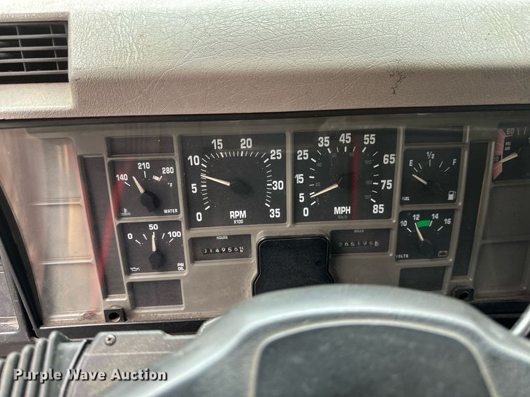 image for item DV0743 2001 International  F-4900 dump truck