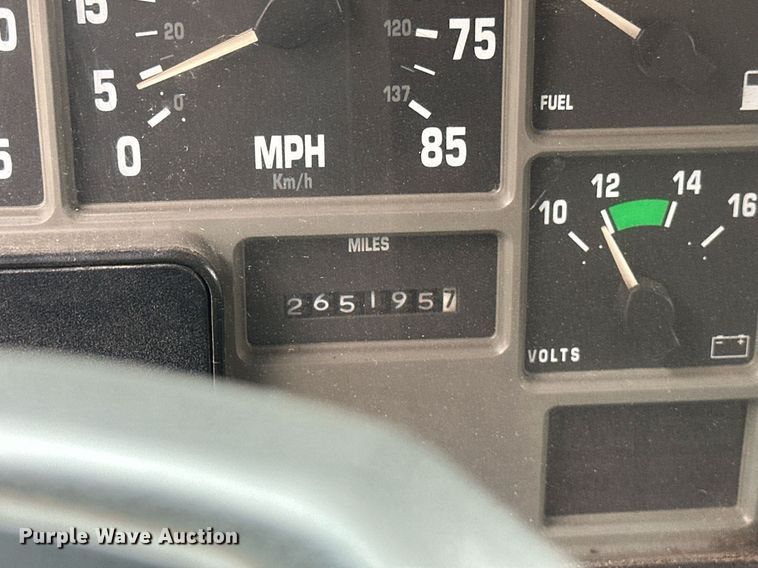 image for item DV0743 2001 International  F-4900 dump truck