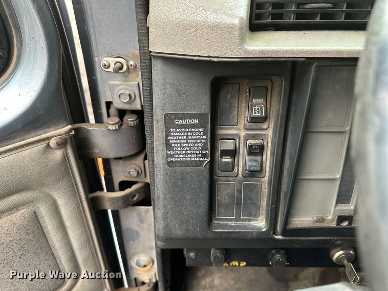 image for item DV0743 2001 International  F-4900 dump truck