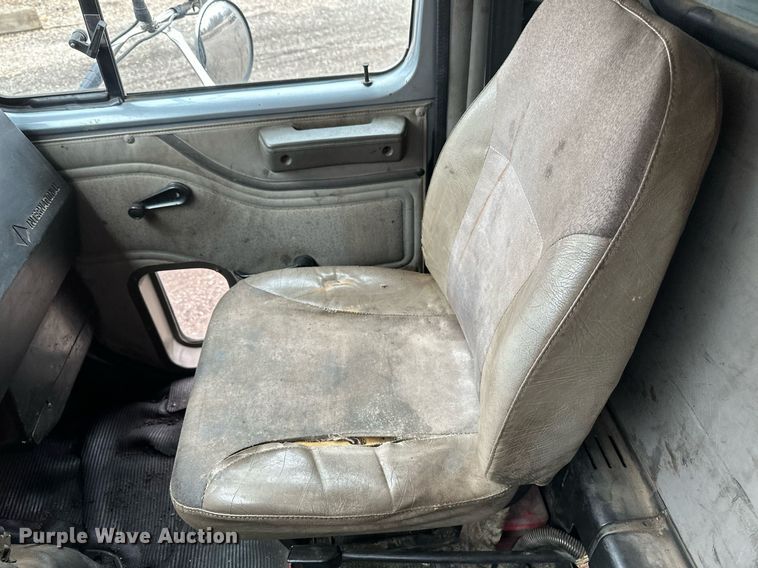 image for item DV0743 2001 International  F-4900 dump truck