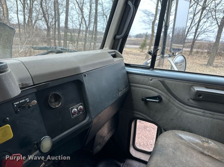 image for item DV0743 2001 International  F-4900 dump truck