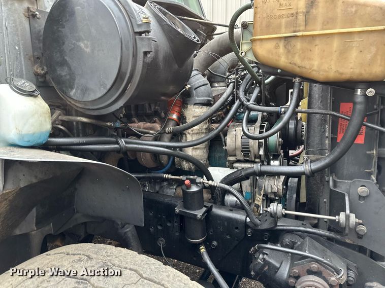 image for item DV0743 2001 International  F-4900 dump truck