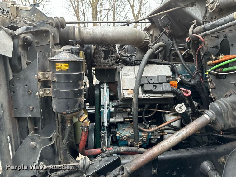 image for item DV0743 2001 International  F-4900 dump truck