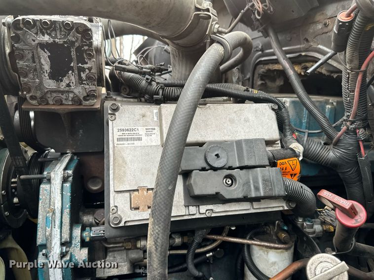 image for item DV0743 2001 International  F-4900 dump truck