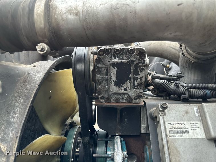 image for item DV0743 2001 International  F-4900 dump truck