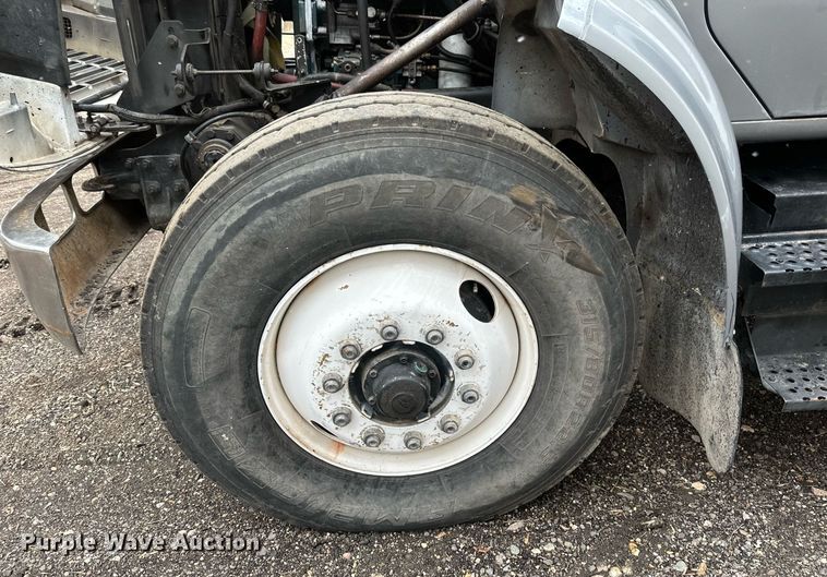 image for item DV0743 2001 International  F-4900 dump truck