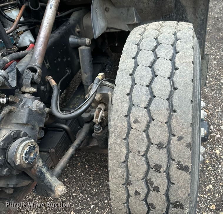 image for item DV0743 2001 International  F-4900 dump truck