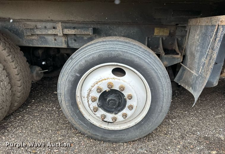 image for item DV0743 2001 International  F-4900 dump truck