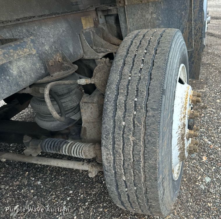 image for item DV0743 2001 International  F-4900 dump truck