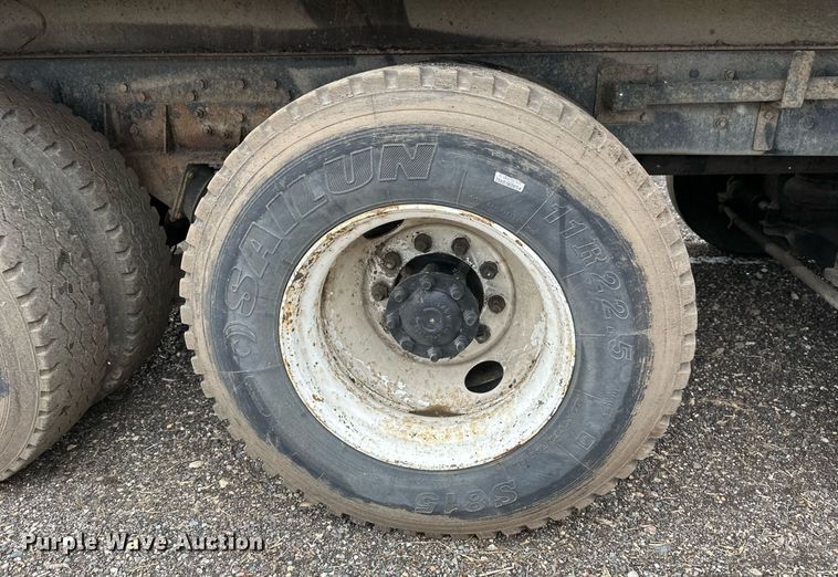 image for item DV0743 2001 International  F-4900 dump truck