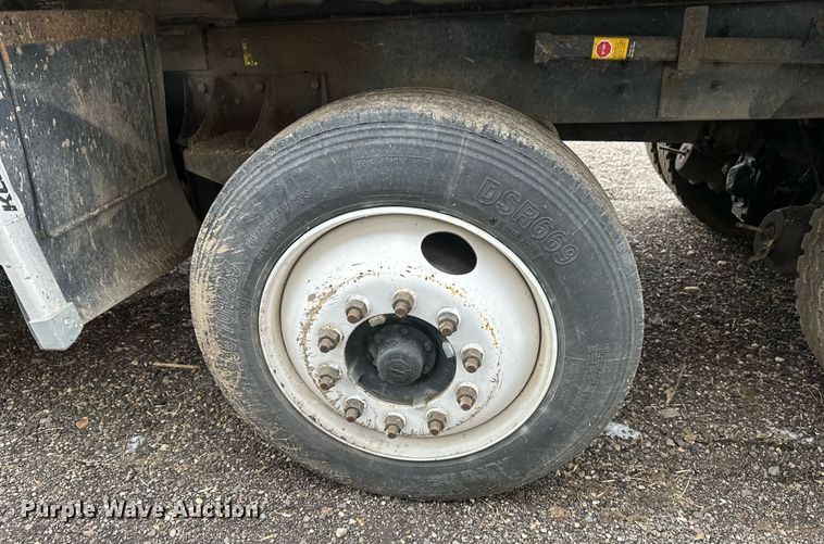 image for item DV0743 2001 International  F-4900 dump truck