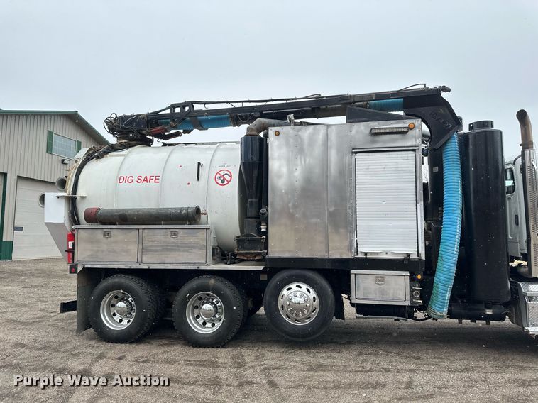 image for item DV0746 2011 Freightliner  Business class M2 hydrovac truck
