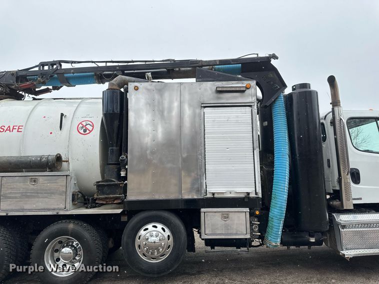 image for item DV0746 2011 Freightliner  Business class M2 hydrovac truck