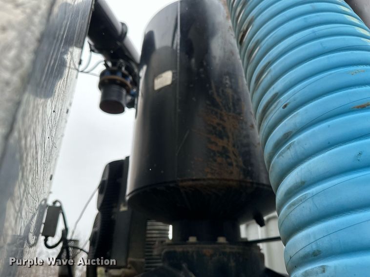 image for item DV0746 2011 Freightliner  Business class M2 hydrovac truck