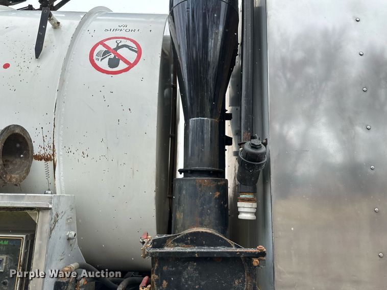 image for item DV0746 2011 Freightliner  Business class M2 hydrovac truck