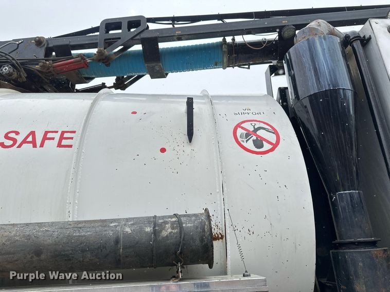 image for item DV0746 2011 Freightliner  Business class M2 hydrovac truck