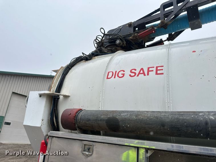 image for item DV0746 2011 Freightliner  Business class M2 hydrovac truck