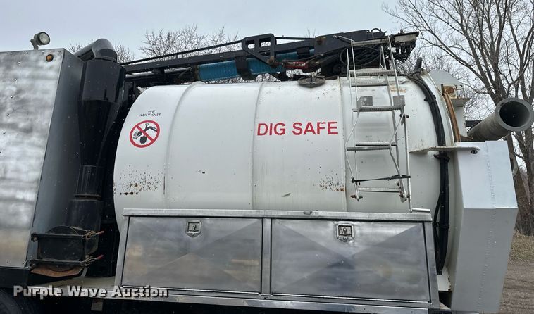 image for item DV0746 2011 Freightliner  Business class M2 hydrovac truck