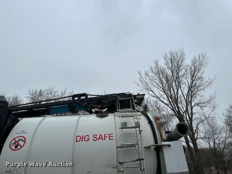 image for item DV0746 2011 Freightliner  Business class M2 hydrovac truck