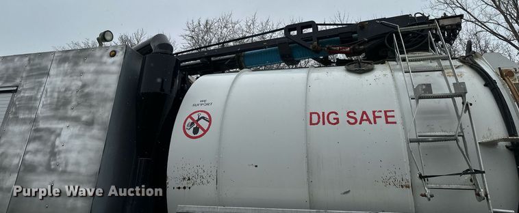 image for item DV0746 2011 Freightliner  Business class M2 hydrovac truck