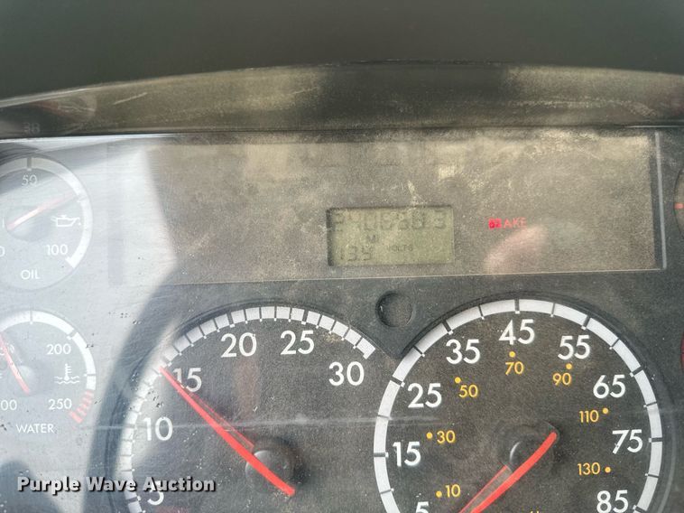 image for item DV0746 2011 Freightliner  Business class M2 hydrovac truck