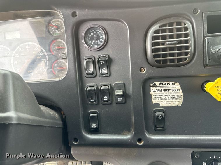 image for item DV0746 2011 Freightliner  Business class M2 hydrovac truck