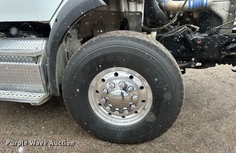 image for item DV0746 2011 Freightliner  Business class M2 hydrovac truck