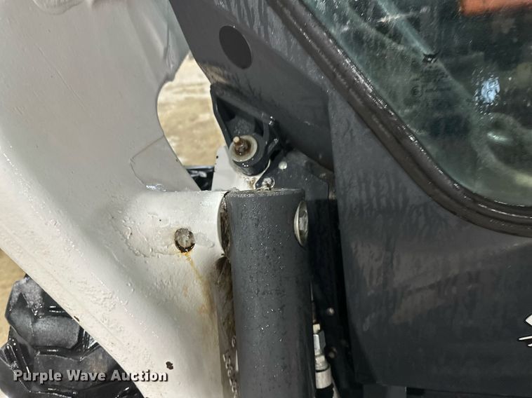 image for item DV0747 2022 Bobcat  S76 skid steer loader