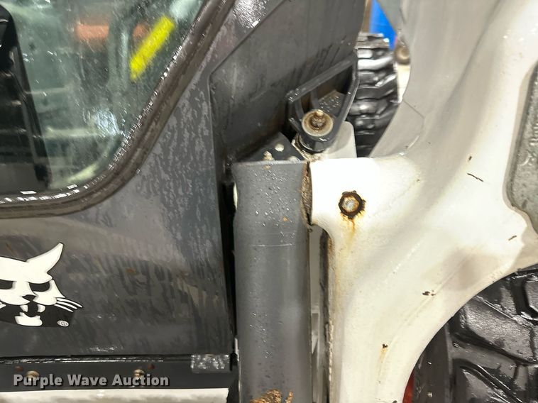 image for item DV0747 2022 Bobcat  S76 skid steer loader