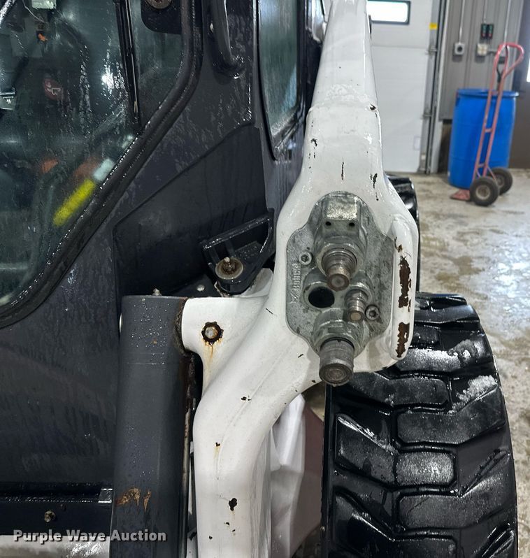 image for item DV0747 2022 Bobcat  S76 skid steer loader