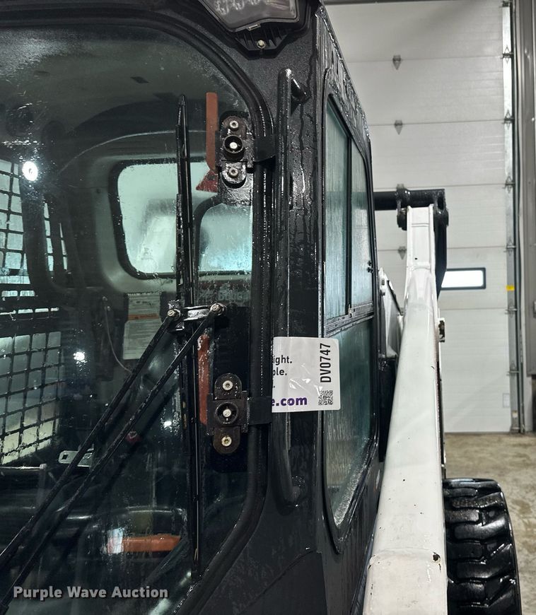 image for item DV0747 2022 Bobcat  S76 skid steer loader