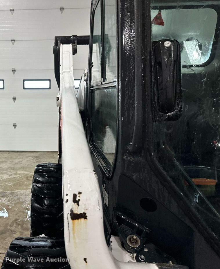 image for item DV0747 2022 Bobcat  S76 skid steer loader