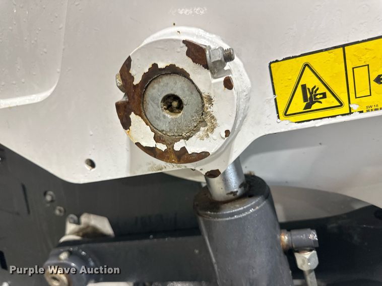 image for item DV0747 2022 Bobcat  S76 skid steer loader