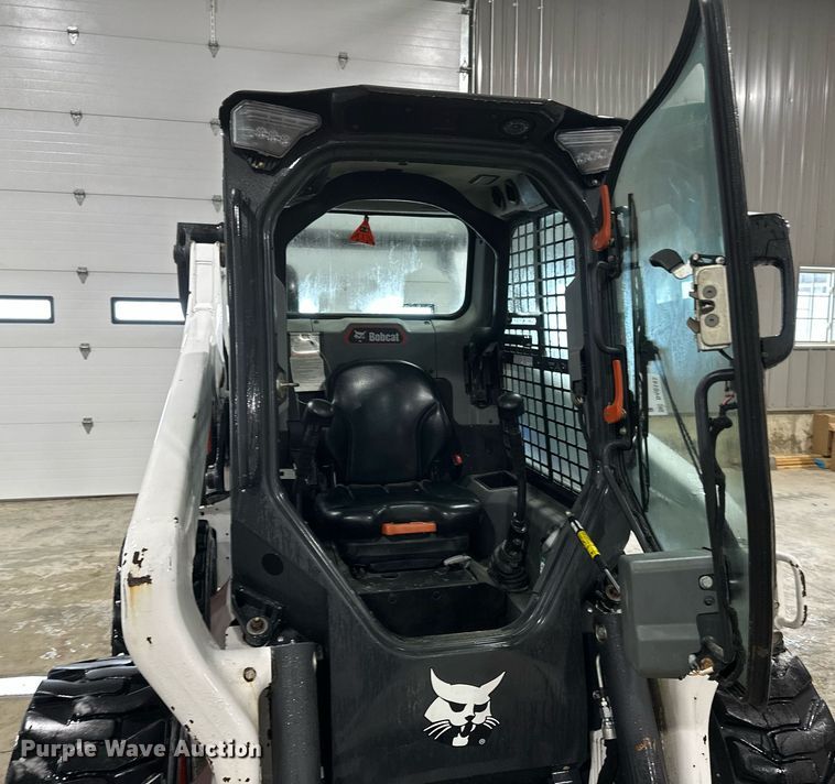 image for item DV0747 2022 Bobcat  S76 skid steer loader