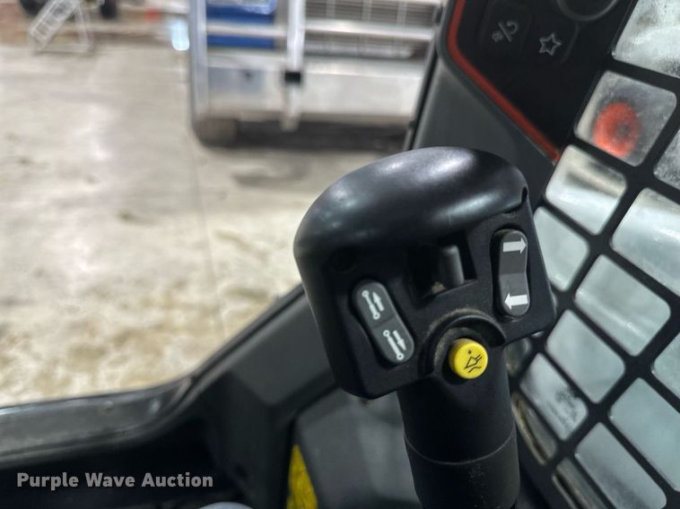 image for item DV0747 2022 Bobcat  S76 skid steer loader