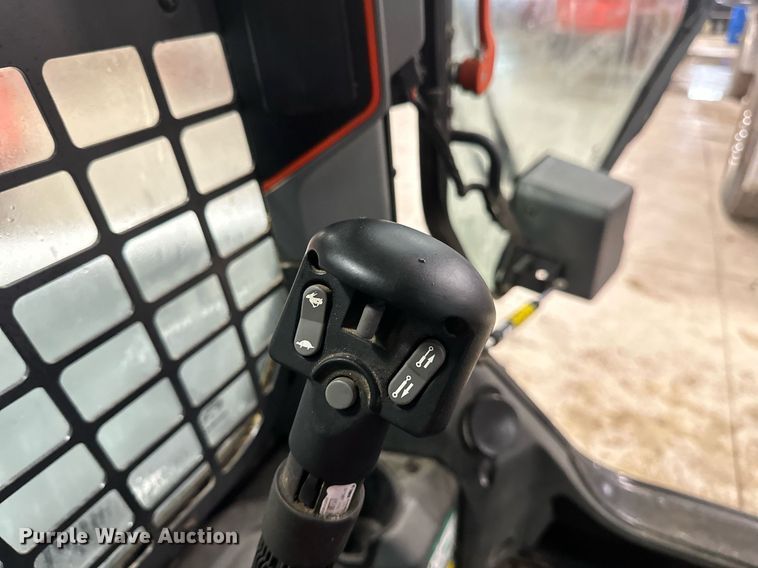 image for item DV0747 2022 Bobcat  S76 skid steer loader