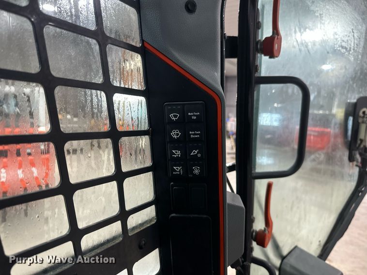 image for item DV0747 2022 Bobcat  S76 skid steer loader
